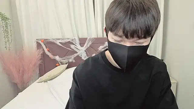 Snapshot of ShyAzianBoy chatting on November 4, 12:37 pm ShyAzianBoy online show from November 4, 12:37 pm