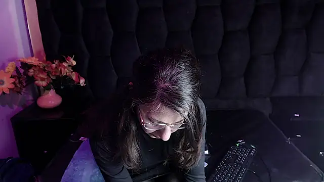 Snapshot of Kylie_Bloom chatting on November 16, 11:32 pm Kylie Bloom online show from November 16, 11:32 pm