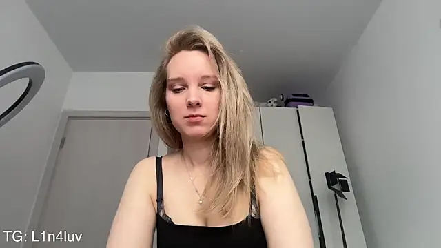 AIicaparkerc online show from March 29, 2:17 pm