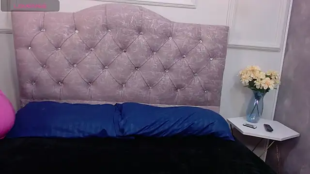 Mia taayloor online show from October 13, 12:43 am