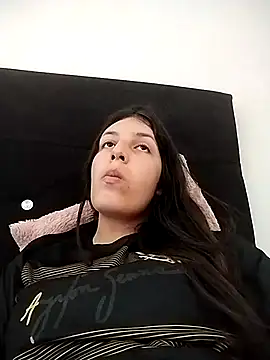 Snapshot of Thaila-Aurora chatting on December 5, 5:53 pm Thaila-Aurora online show from December 5, 5:53 pm