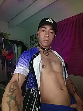 Snapshot of saenzjhonny chatting on October 14, 4:46 am saenzjhonny online show from October 14, 4:46 am