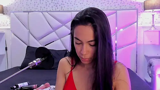 Snapshot of GabbiePrice chatting on April 3, 11:52 am GabbiePrice online show from April 3, 11:52 am