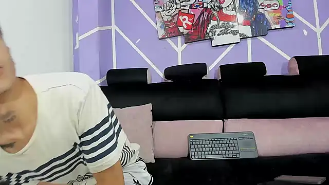 Snapshot of heyy_noah11 chatting on March 2, 2:13 pm heyy noah11 online show from March 2, 2:13 pm