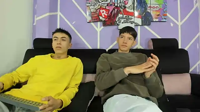 Snapshot of heyy_noah11 chatting on March 17, 1:14 pm heyy noah11 online show from March 17, 1:14 pm