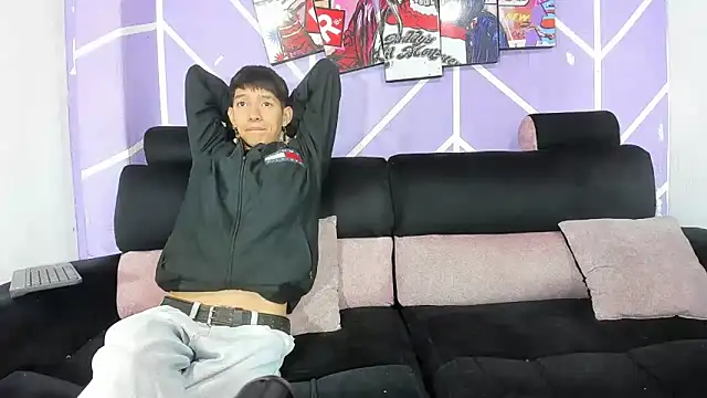 Snapshot of heyy_noah11 chatting on March 26, 1:38 pm heyy noah11 online show from March 26, 1:38 pm