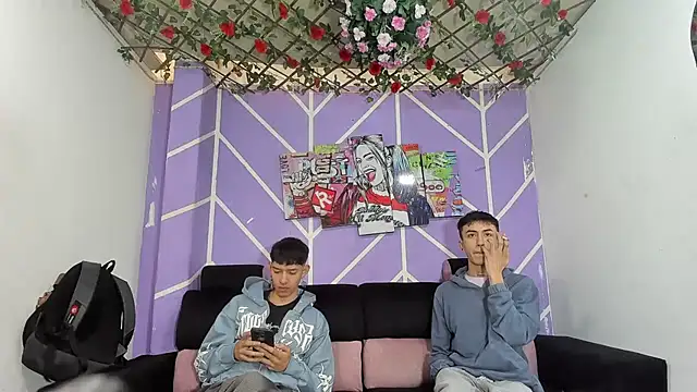 Snapshot of heyy_noah11 chatting on March 27, 1:22 pm heyy noah11 online show from March 27, 1:22 pm