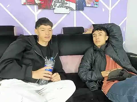 Snapshot of heyy_noah11 chatting on March 31, 1:33 pm heyy noah11 online show from March 31, 1:33 pm