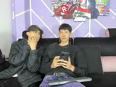 Snapshot of heyy_noah11 chatting on April 7, 1:22 pm heyy noah11 online show from April 7, 1:22 pm