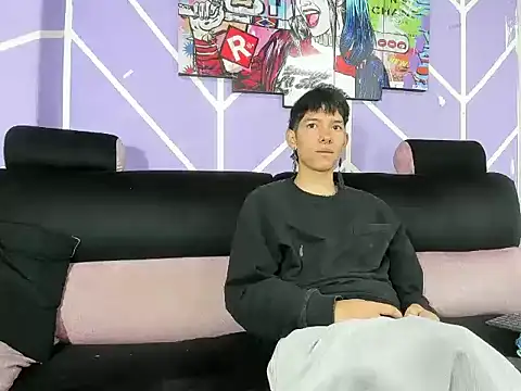 Snapshot of heyy_noah11 chatting on April 10, 1:38 pm heyy noah11 online show from April 10, 1:38 pm