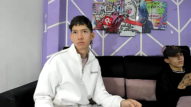 Snapshot of heyy_noah11 chatting on May 29, 1:20 pm heyy noah11 online show from May 29, 1:20 pm