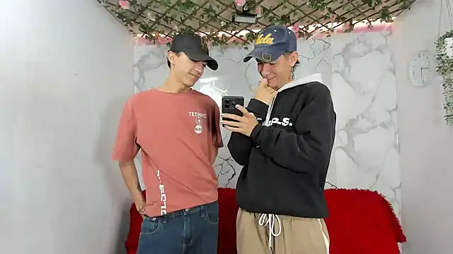 Snapshot of heyy_noah11 chatting on June 2, 1:24 pm heyy noah11 online show from June 2, 1:24 pm