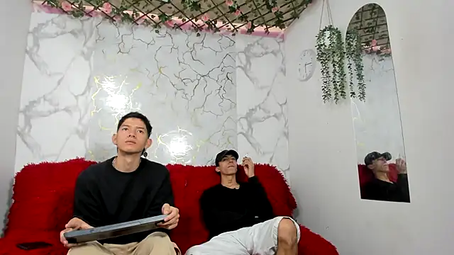 Snapshot of heyy_noah11 chatting on June 6, 1:16 pm heyy noah11 online show from June 6, 1:16 pm
