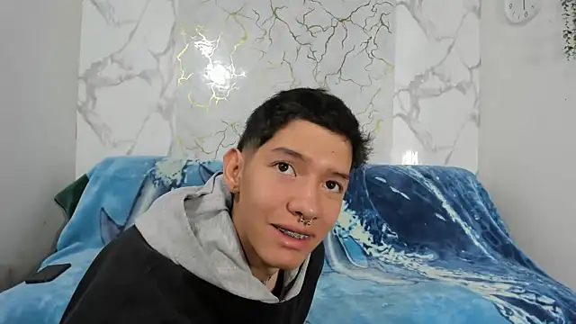 Snapshot of heyy_noah11 chatting on June 8, 1:22 pm heyy noah11 online show from June 8, 1:22 pm