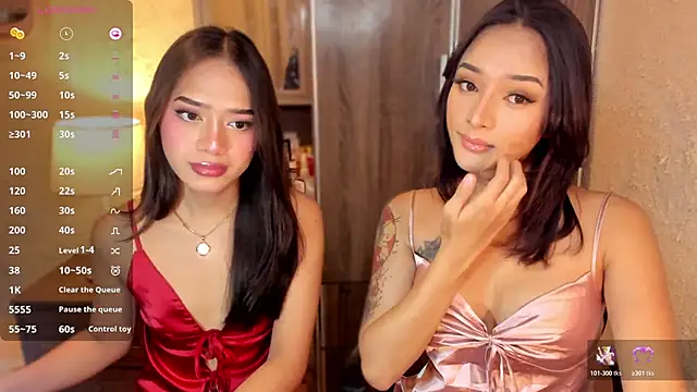 Snapshot of TinyTemptress chatting on October 27, 12:42 pm TinyTemptress online show from October 27, 12:42 pm