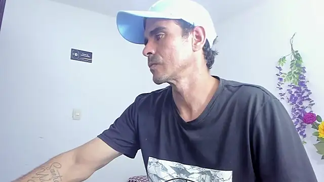 Sofi And Santy online show from December 3, 1:24 am