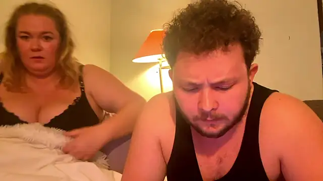 Snapshot of CurvyMilfWithBigJugs chatting on October 18, 5:54 am CurvyMilfWithBigJugs online show from October 18, 5:54 am