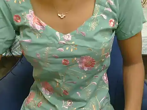 Snapshot of hii_tanisha chatting on October 22, 5:19 am hii tanisha online show from October 22, 5:19 am