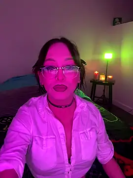 Snapshot of MiniMonroe chatting on October 15, 6:02 am MiniMonroe online show from October 15, 6:02 am