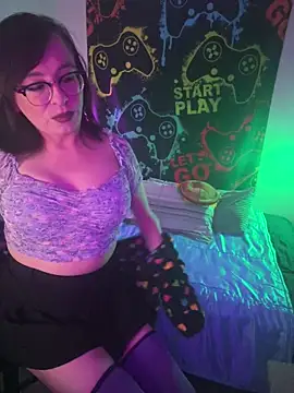 Snapshot of MiniMonroe chatting on October 21, 4:46 am MiniMonroe online show from October 21, 4:46 am