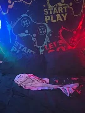 Snapshot of MiniMonroe chatting on November 7, 7:08 am MiniMonroe online show from November 7, 7:08 am