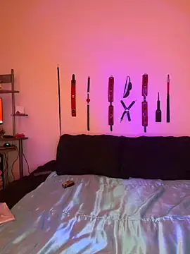 Snapshot of MiniMonroe chatting on December 3, 10:46 am MiniMonroe online show from December 3, 10:46 am