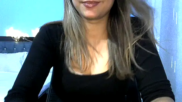 Snapshot of sanskari_girl chatting on April 21, 3:57 am sanskari girl online show from April 21, 3:57 am
