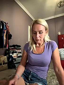 Snapshot of ElenabonyX chatting on October 24, 6:48 pm ElenabonyX online show from October 24, 6:48 pm