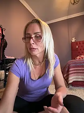 Snapshot of ElenabonyX chatting on November 3, 4:52 pm ElenabonyX online show from November 3, 4:52 pm