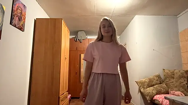 Snapshot of TeresaGrigg chatting on October 11, 12:15 pm TeresaGrigg online show from October 11, 12:15 pm