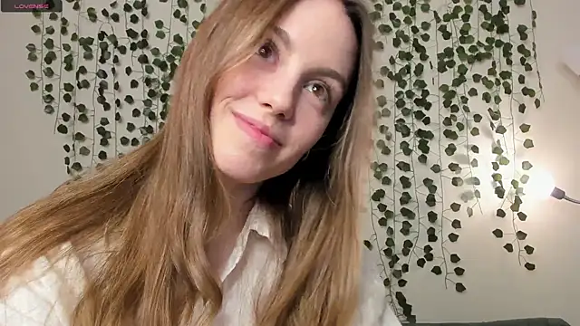 Snapshot of sweet_and_flirt chatting on October 14, 7:31 am sweet and flirt online show from October 14, 7:31 am