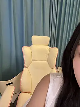 yiyi 3523 online show from March 8, 2:32 pm