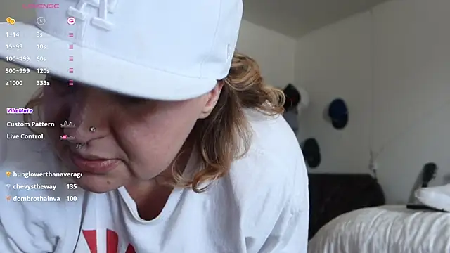 Snapshot of BellaBlueBBW chatting on February 17, 6:15 pm BellaBlueBBW online show from February 17, 6:15 pm