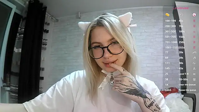 Snapshot of AmeeDelmonace chatting on October 13, 2:17 pm AmeeDelmonace online show from October 13, 2:17 pm