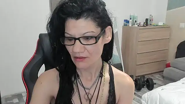 Snapshot of SweetSin40 chatting on March 16, 9:19 pm SweetSin40 online show from March 16, 9:19 pm