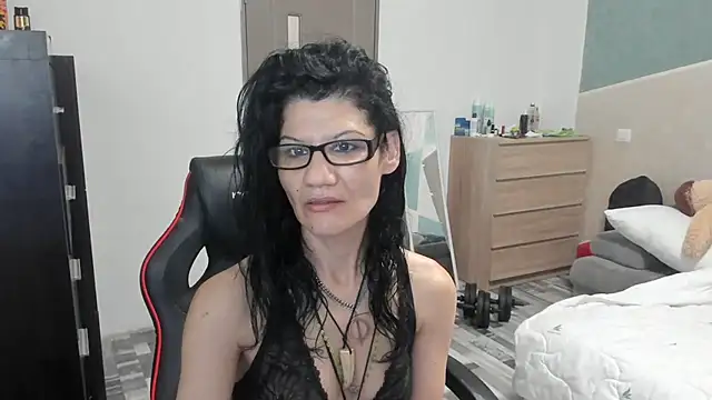 Snapshot of SweetSin40 chatting on March 17, 9:18 pm SweetSin40 online show from March 17, 9:18 pm