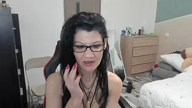 Snapshot of SweetSin40 chatting on March 18, 9:40 pm SweetSin40 online show from March 18, 9:40 pm