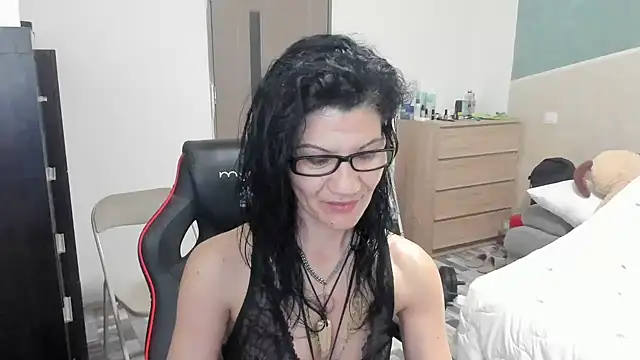 Snapshot of SweetSin40 chatting on March 19, 9:08 pm SweetSin40 online show from March 19, 9:08 pm