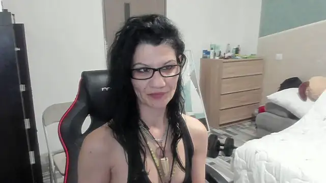 Snapshot of SweetSin40 chatting on March 23, 8:46 pm SweetSin40 online show from March 23, 8:46 pm