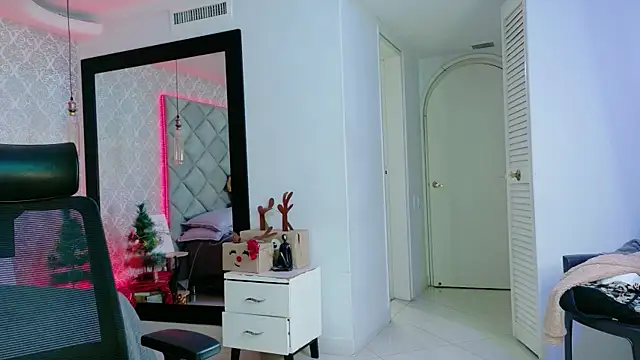 CARO ADAMS1 online show from January 10, 10:50 am