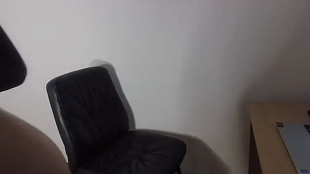 Snapshot of Miss-85 chatting on November 11, 7:36 pm Miss-85 online show from November 11, 7:36 pm