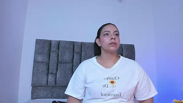 Snapshot of MILA_QUINN chatting on November 3, 9:38 pm MILA QUINN online show from November 3, 9:38 pm