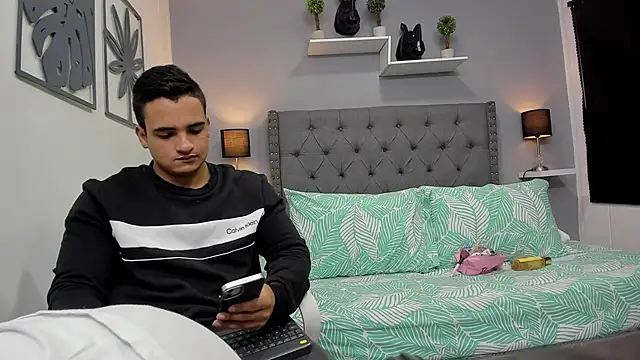 Snapshot of violeta_and_maxx chatting on October 28, 2:48 am violeta and maxx online show from October 28, 2:48 am