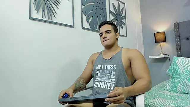 Snapshot of violeta_and_maxx chatting on October 30, 2:02 am violeta and maxx online show from October 30, 2:02 am