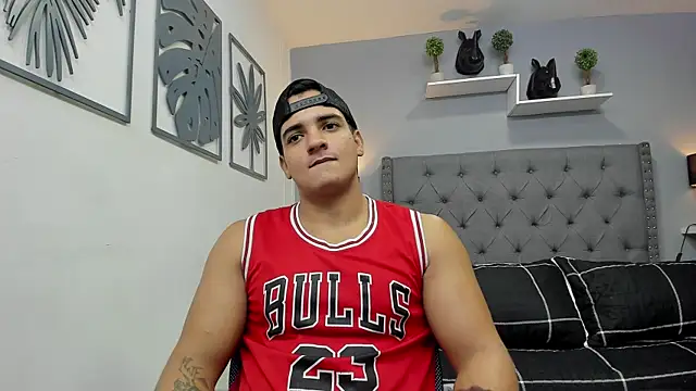 Snapshot of violeta_and_maxx chatting on November 3, 9:05 pm violeta and maxx online show from November 3, 9:05 pm