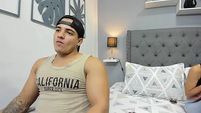 Snapshot of violeta_and_maxx chatting on November 25, 1:05 am violeta and maxx online show from November 25, 1:05 am