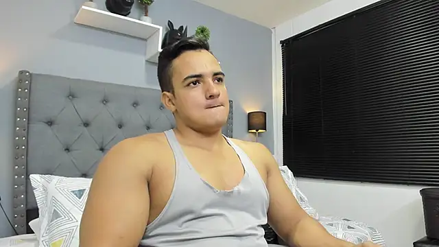 Snapshot of violeta_and_maxx chatting on November 27, 12:24 am violeta and maxx online show from November 27, 12:24 am