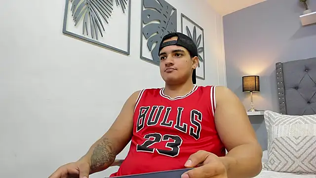 Snapshot of violeta_and_maxx chatting on December 3, 12:07 am violeta and maxx online show from December 3, 12:07 am