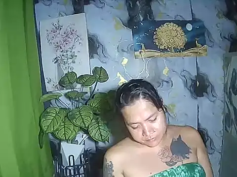 trishacummerts online show from June 8, 8:20 pm