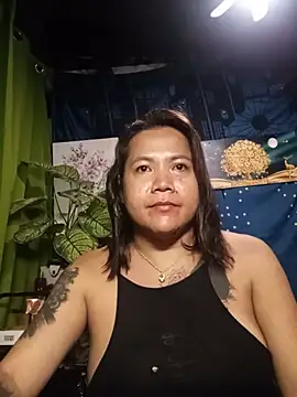 trishacummerts online show from August 7, 5:37 pm